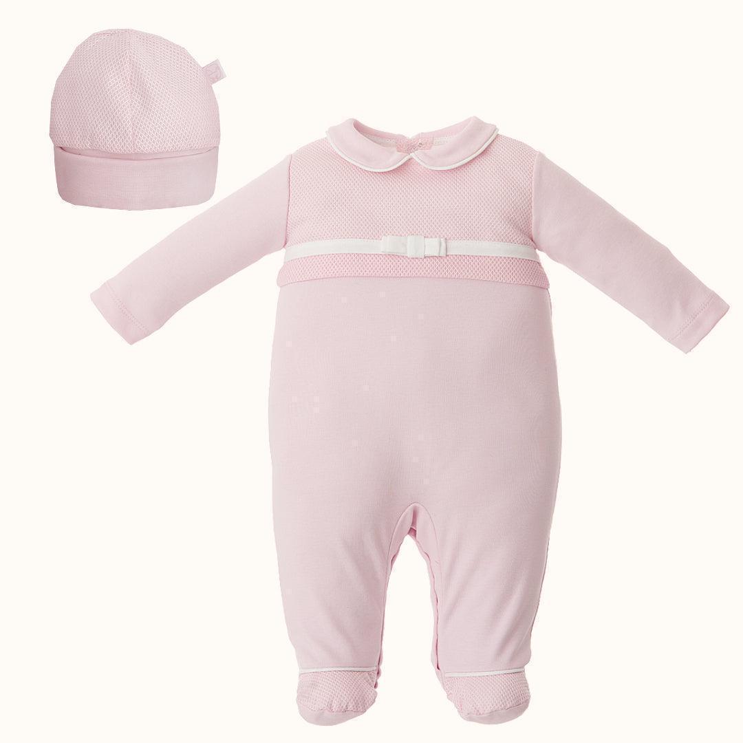 Conjunto de babygrow rosa com gorro para bebê, manga longa, detalhe de laço e gola