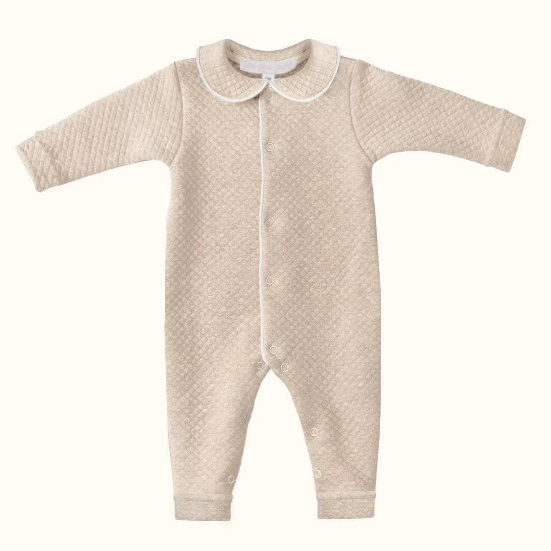 babygrow bege sem pés, tecido matelassê, gola redonda para bebê recém-nascido