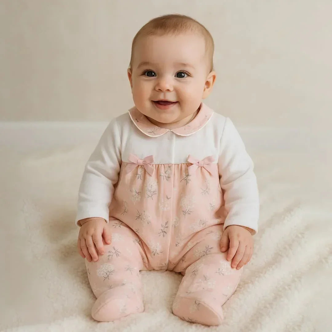 recém-nascido vestido com babygrow em algodão 