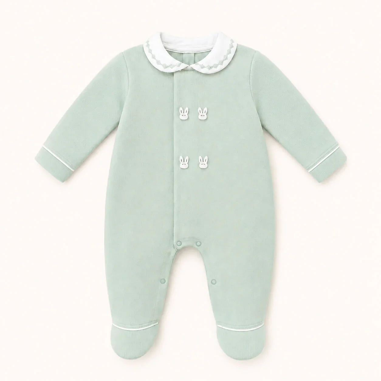 babygrow verde de manga comprida com gola branca e detalhes de coelhinhos, roupa para bebê