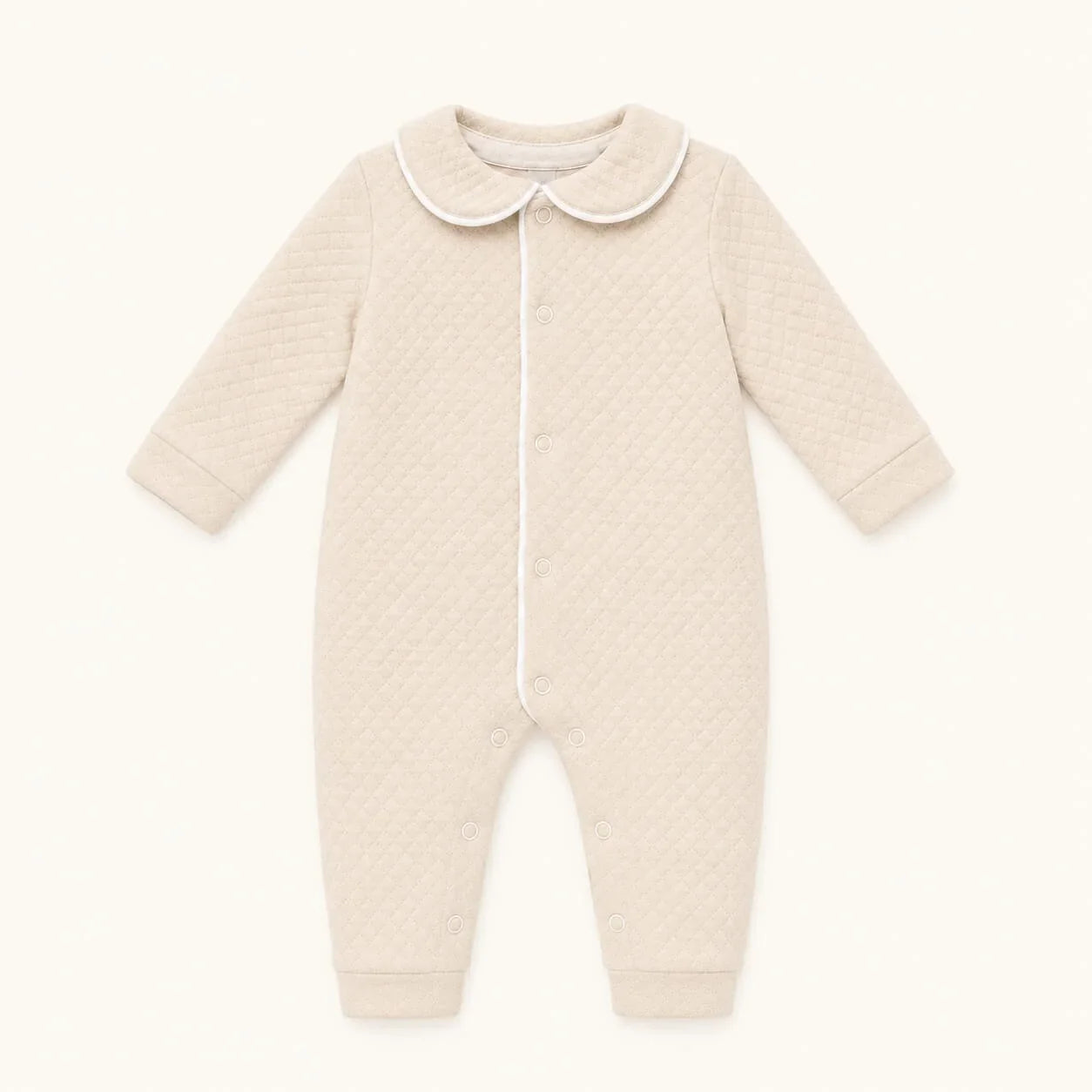 Babygrow camel para bebé quentinho  com detalhe de gola efrente com vivo branco, ideal para os dias frios