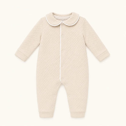 Babygrow camel para bebé quentinho  com detalhe de gola efrente com vivo branco, ideal para os dias frios