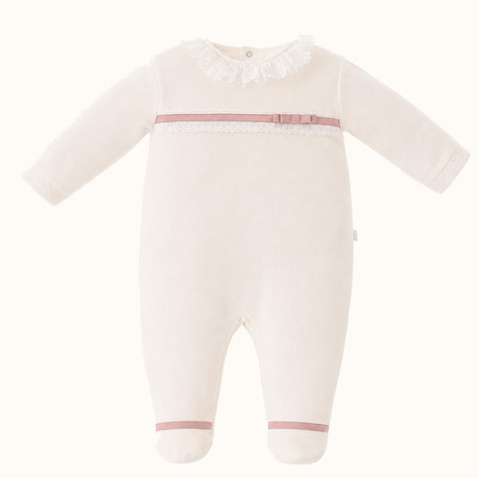 babygrow bege romântico de manga comprida com gola de renda e detalhes rosa velho para bebê