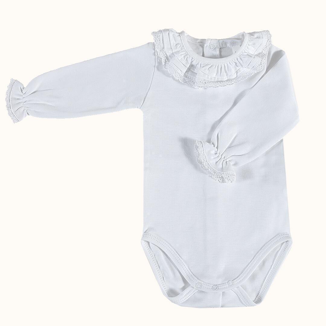 Body de bebé branco de manga longa com gola de renda, ideal para recém-nascidos.