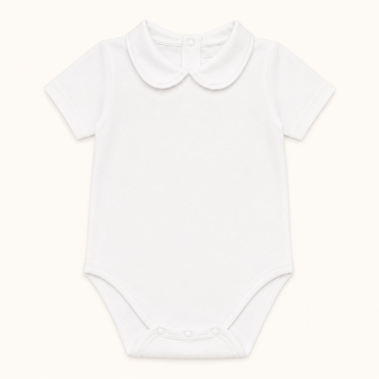 body para bebé com gola Peter Pan branco com abertura até abaixo para facilitar a troca de roupa