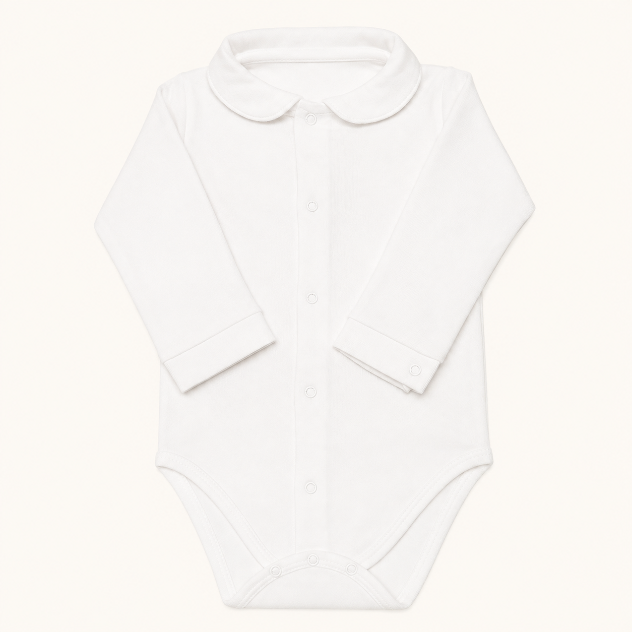 body com gola redonda em malha algodão branco, ideal para bebés de 1 mês aos 24 meses. Sem etiquetas irritantes no decote e abrir de cima a baixo para facilitar a muda da roupa
