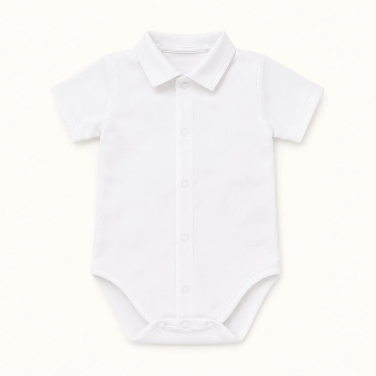 Body branco para bebé com gola e molas frontais, roupa confortável e de qualidade para recém-nascidos