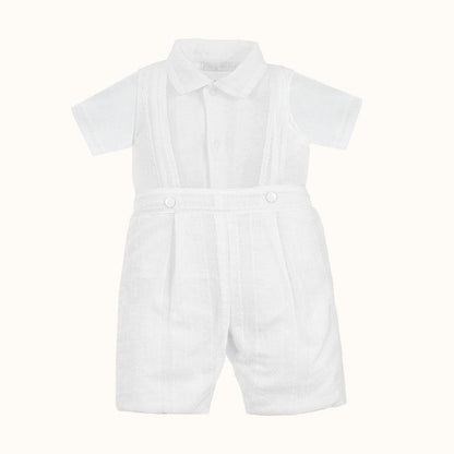 Conjunto para bebé branco com body de manga curta e calção com alças, roupa delicada.