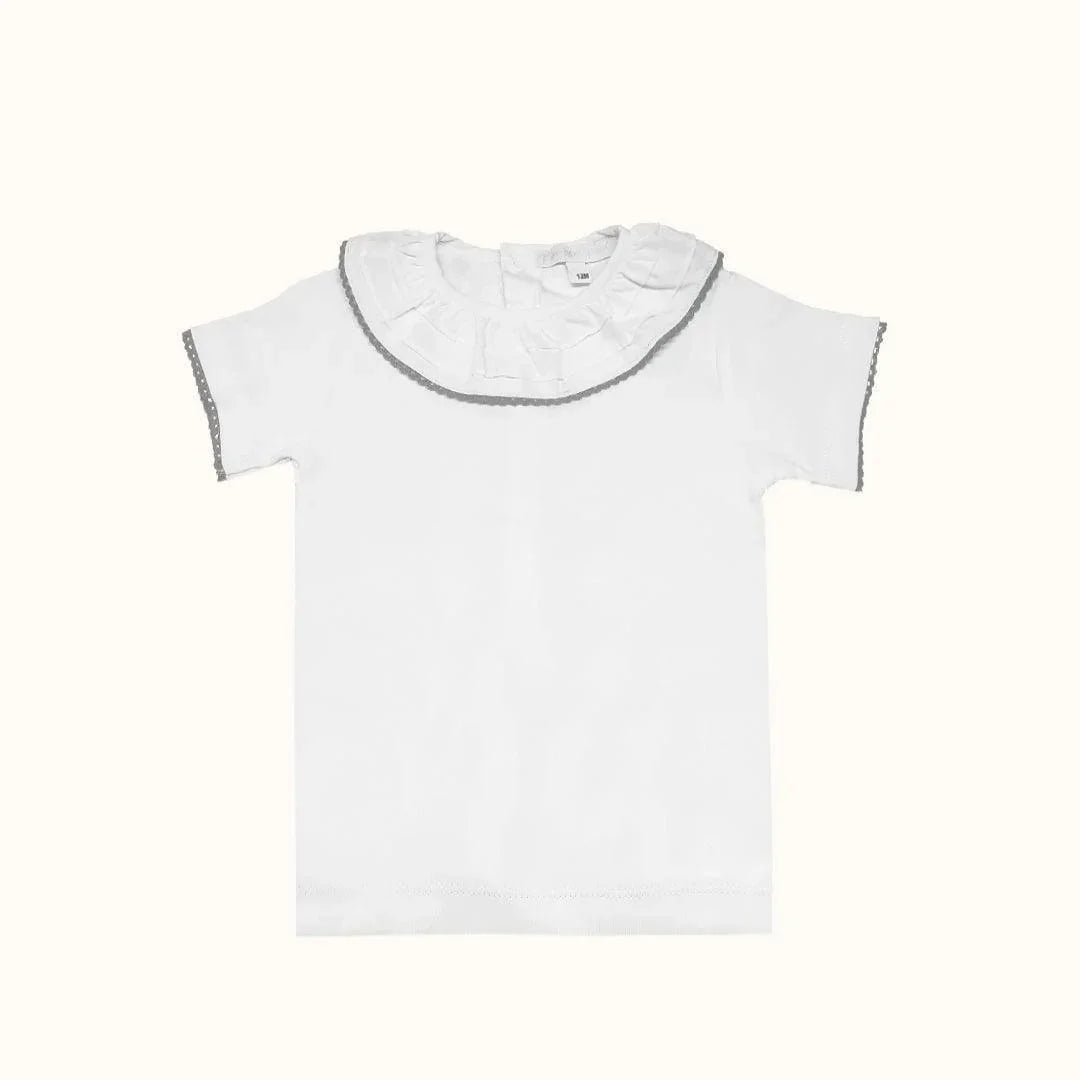 Camisola de bebé branca com gola babado e detalhes cinza, manga curta, verão