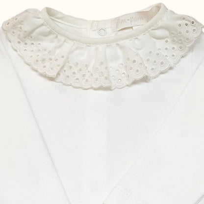 Camisola de bebé bege com gola rendada delicada, manga comprida, roupa confortável para recém-nascido