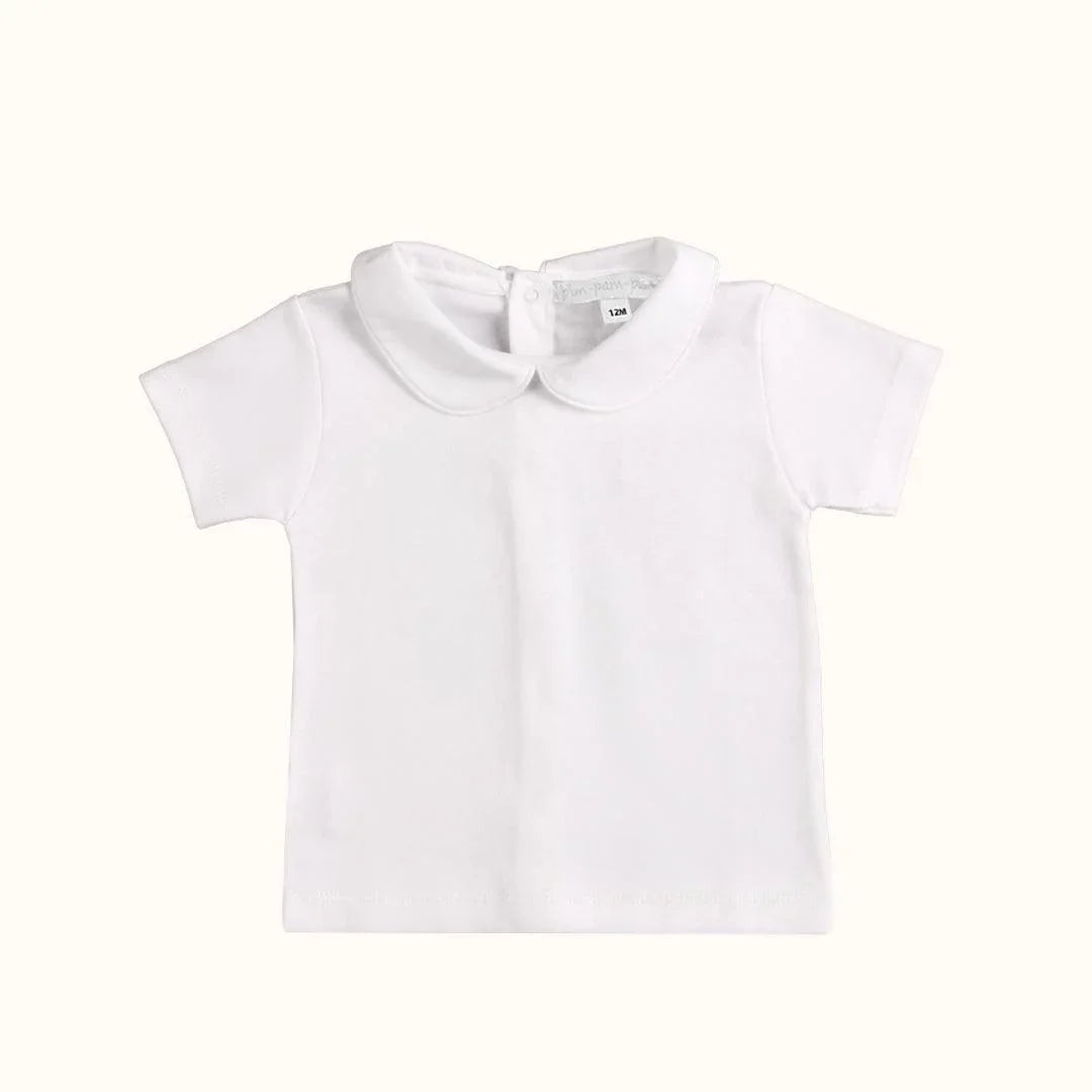 Camisola de bebé branca com gola Peter Pan e mangas curtas, algodão macio.