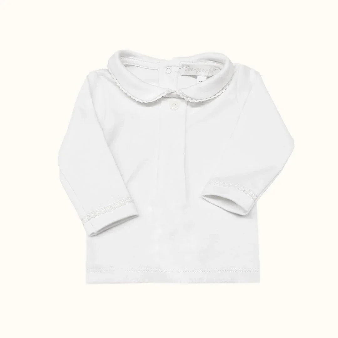 Camisola de bebé branca com gola vintage e mangas compridas, ideal para verão
