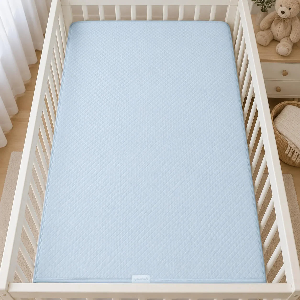 Cobertor para berço com clorete à volta em malha losango, exterior 100% algodão macio e ideal para qualquer idade do bebé