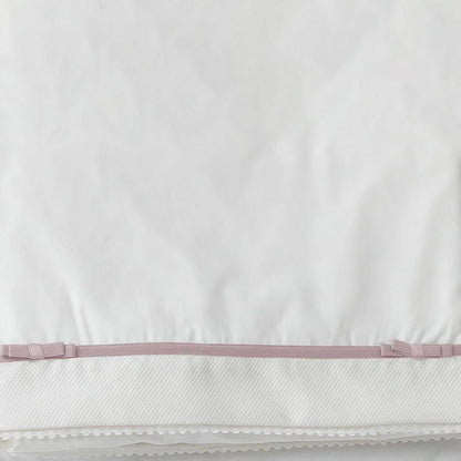 Conjunto de lençóis para berço bege e rosa velho com laços e detalhes delicados