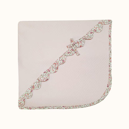 manta de bebé rosa claro com borda floral e laço, ideal para recém-nascidos