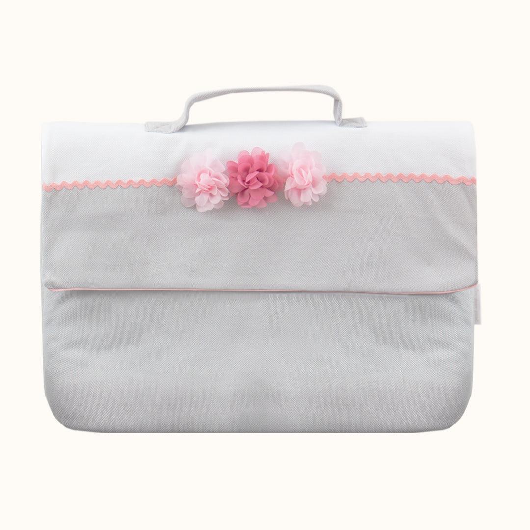 mala maternidade cinza clara com detalhe de flores rosa, ideal para enxoval de bebê