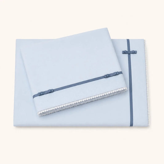 conjunto lençóis romantic azul, composto por lençol de cima, lençol capa e fronha. Popeline 100% algodão com tratamento anti-pilling.
