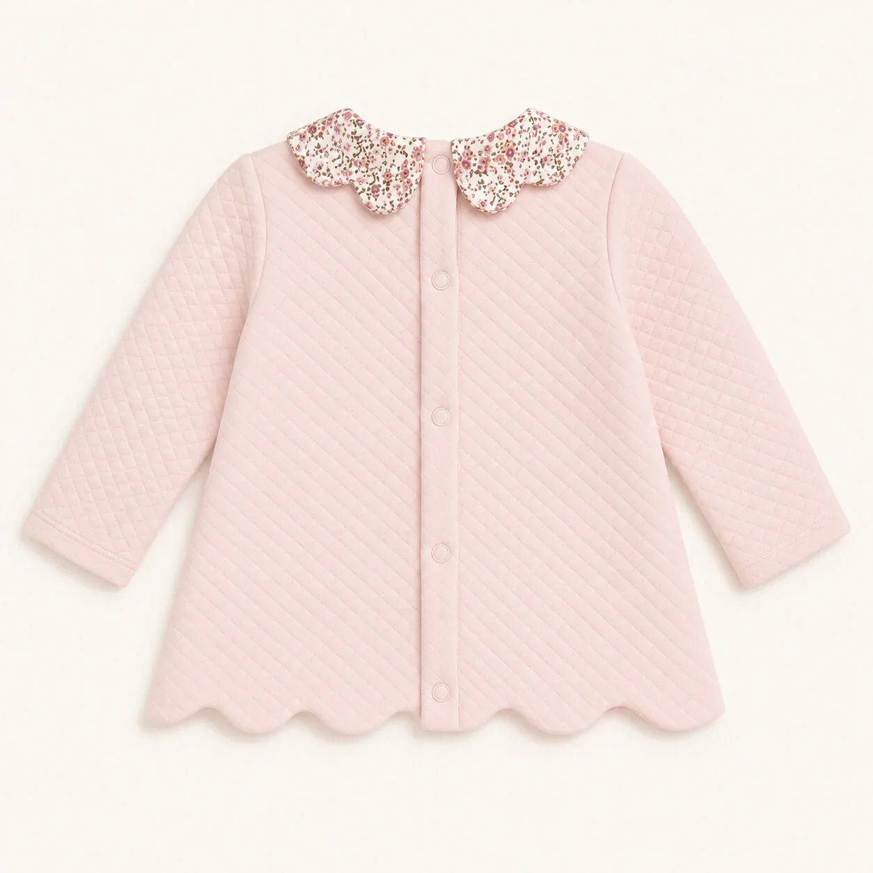 costas de camisola do conjunto de 2 peças rosa com estampa floral, super pratico para qualquer ocasião