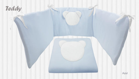 Conjunto de enxoval de berço azul com detalhe de ursinho, protetor e edredom para bebé