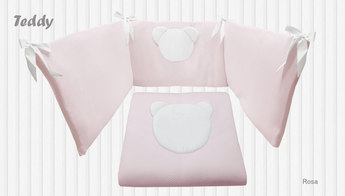 Conjunto de edredão e resguardo rosa para berço, detalhes de urso, laços brancos, enxoval bebê.