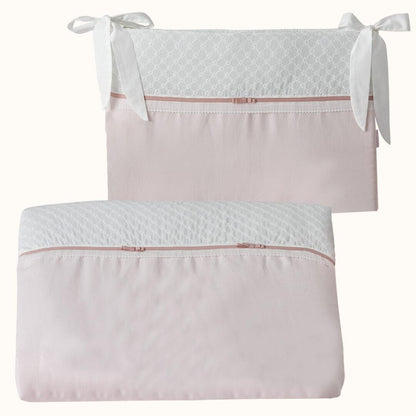 Edredom e resguardo para berço rosa e branco, com laços decorativos, roupa de bebé