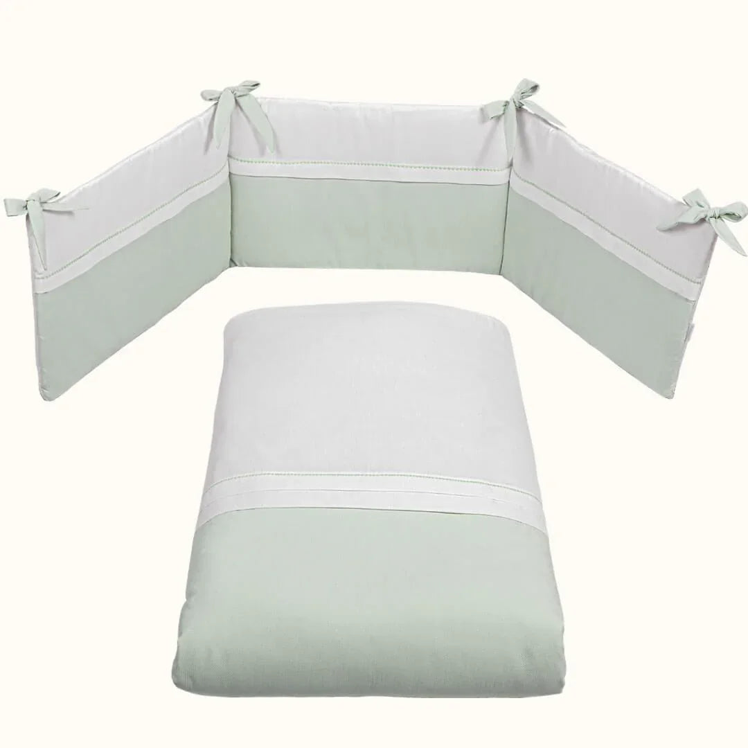 Enxoval de berço verde e branco com edredão e protetor, roupa de cama para bebé.