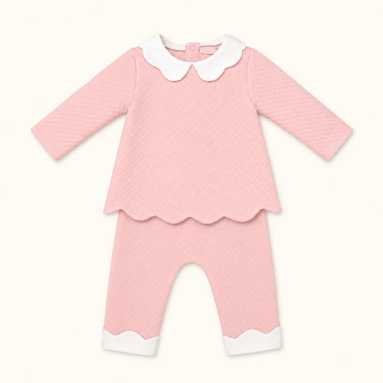 Conjunto de bebé rosa velho  com gola branca e detalhes em onda, ideal para recém-nascidos