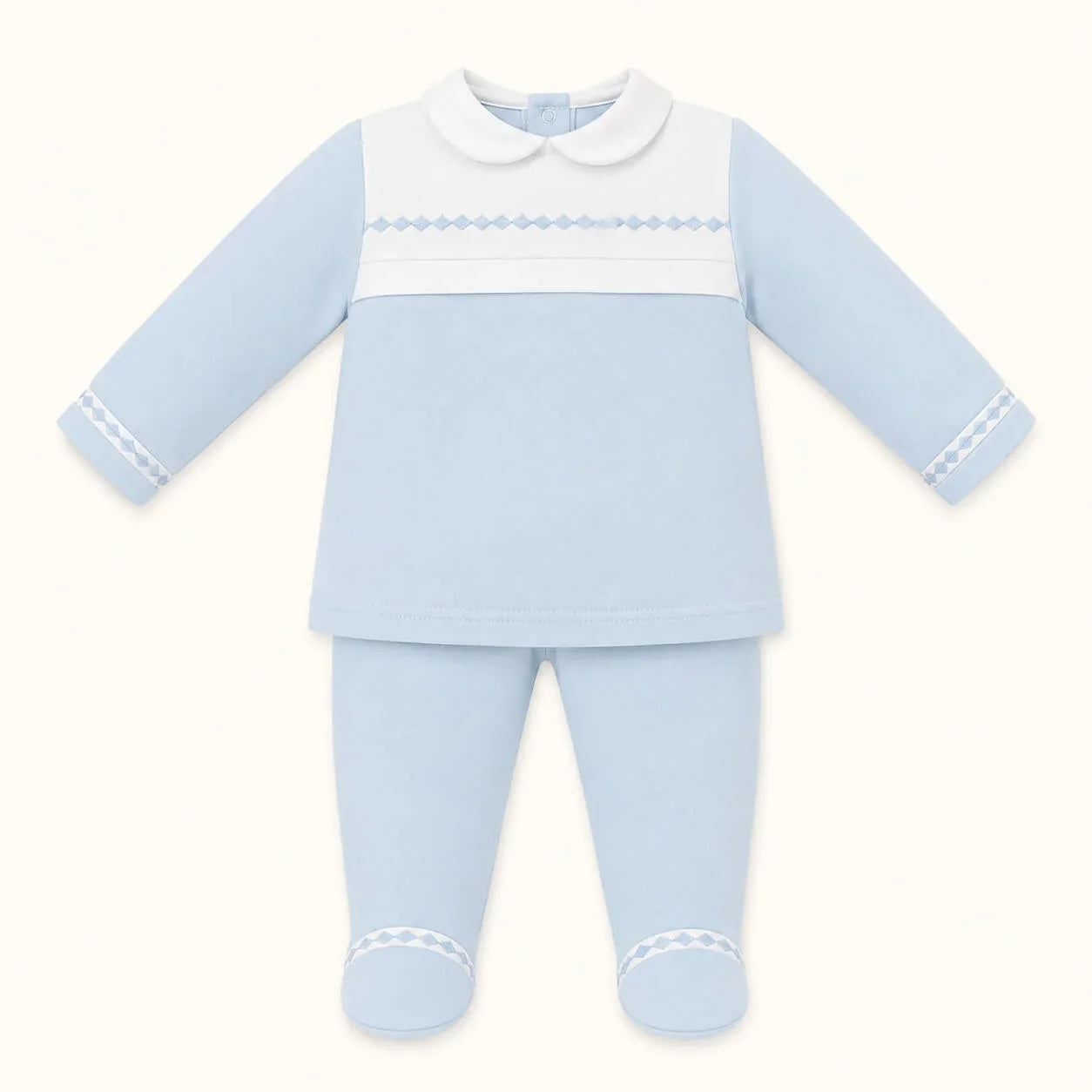 Conjunto de bebé azul claro com detalhes brancos e gola Peter Pan, ideal para recém-nascidos.