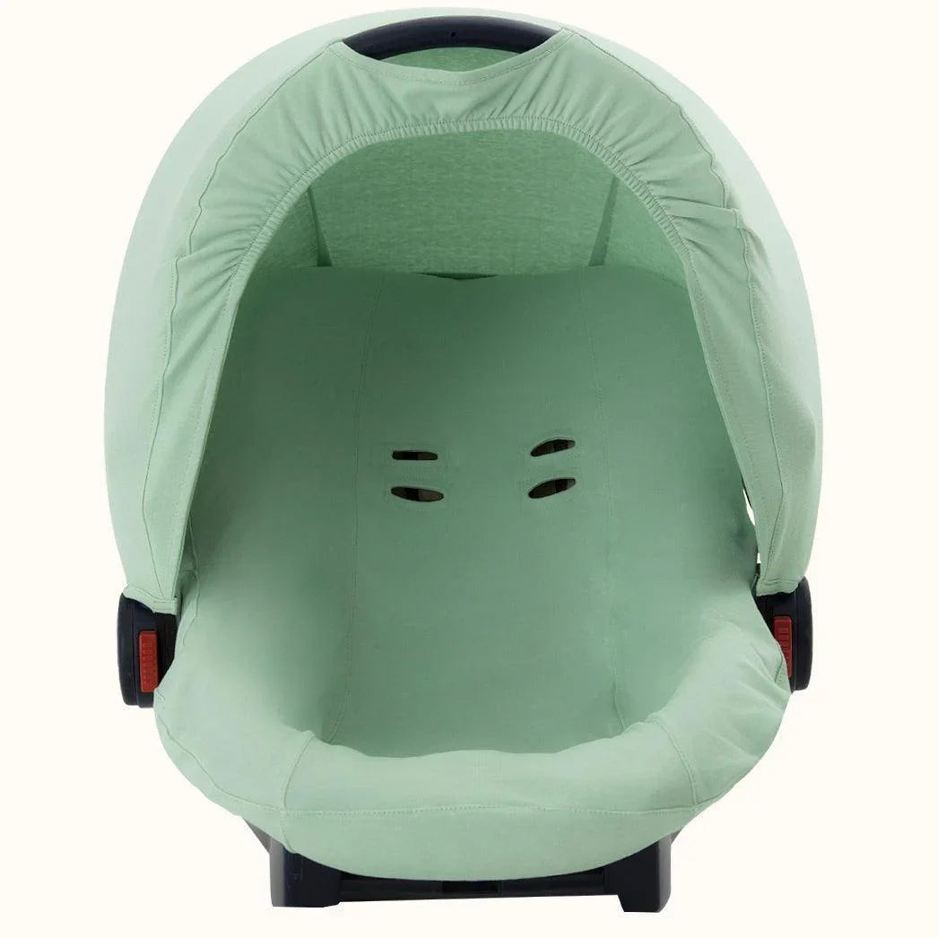Capa de verão verde claro para cadeira de bebé, ajustável e confortável.
