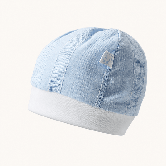 gorro de bebé azul claro em malha com punho branco, ideal para recém-nascido