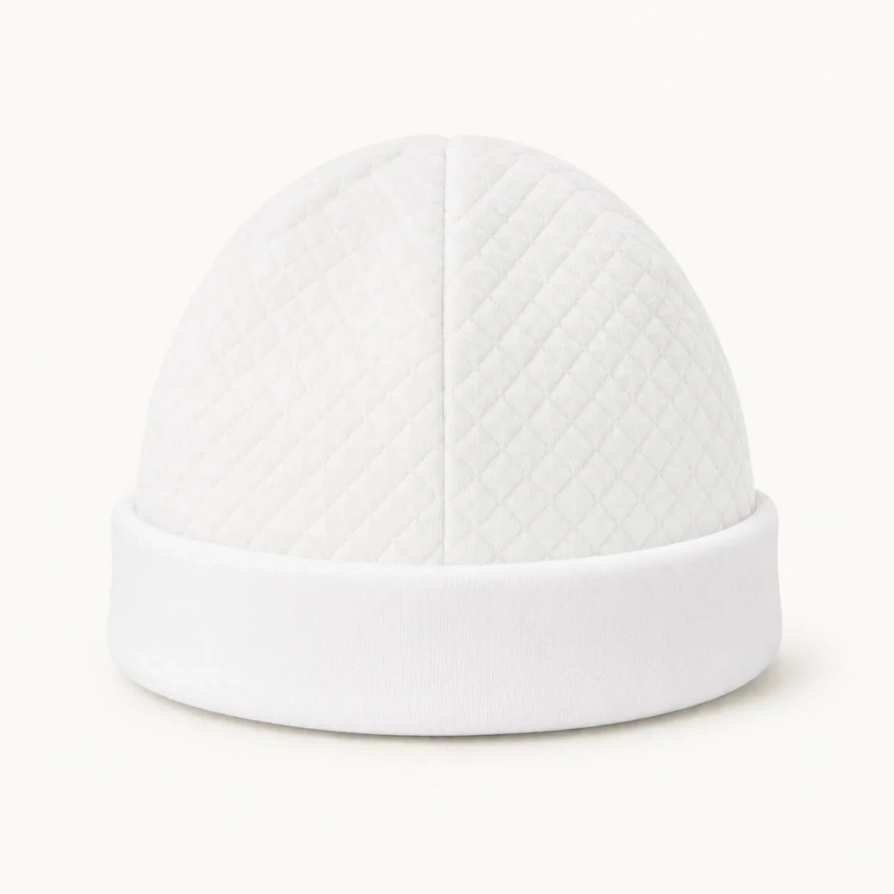Gorro de bebé em malha losango branco com dobra em branco, forrado a malha suave, sem elástico, ideal para recém-nascidos