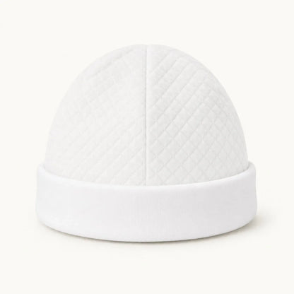 Gorro de bebé em malha losango branco com dobra em branco, forrado a malha suave, sem elástico, ideal para recém-nascidos