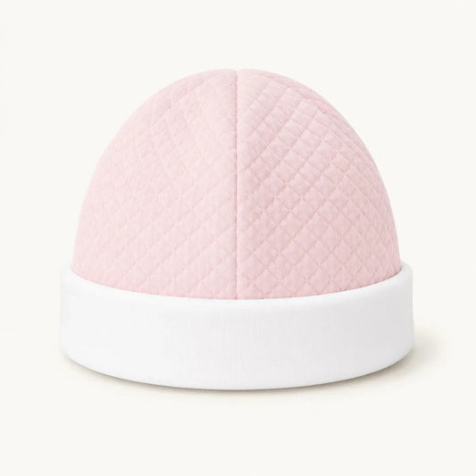 Gorro de bebé rosa claro com dobra em branco, forrado a malha suave, sem elástico, ideal para recém-nascidos