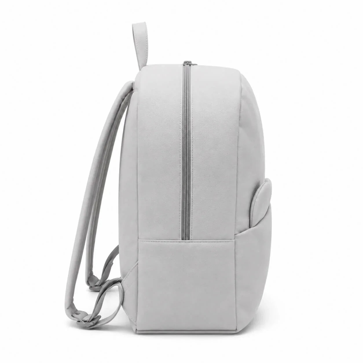 Mochila cinza clara para bebé ideal para enxoval, com alças ajustáveis e zíper seguro