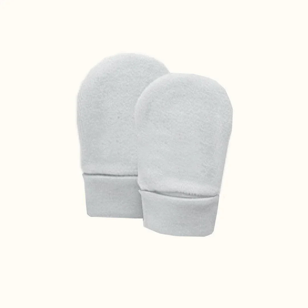 luvas de algodão bege para bebé recém-nascido, fundo creme, conforto e proteção
