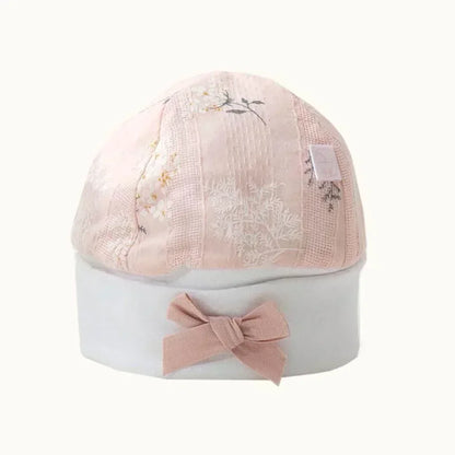 gorro de bebé rosa claro com estampa floral e laço decorativo, moda infantil portugal