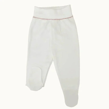 Calça de bebé branca com pés fechados e detalhe em rosa na cintura, roupa confortável para recém-nascido.