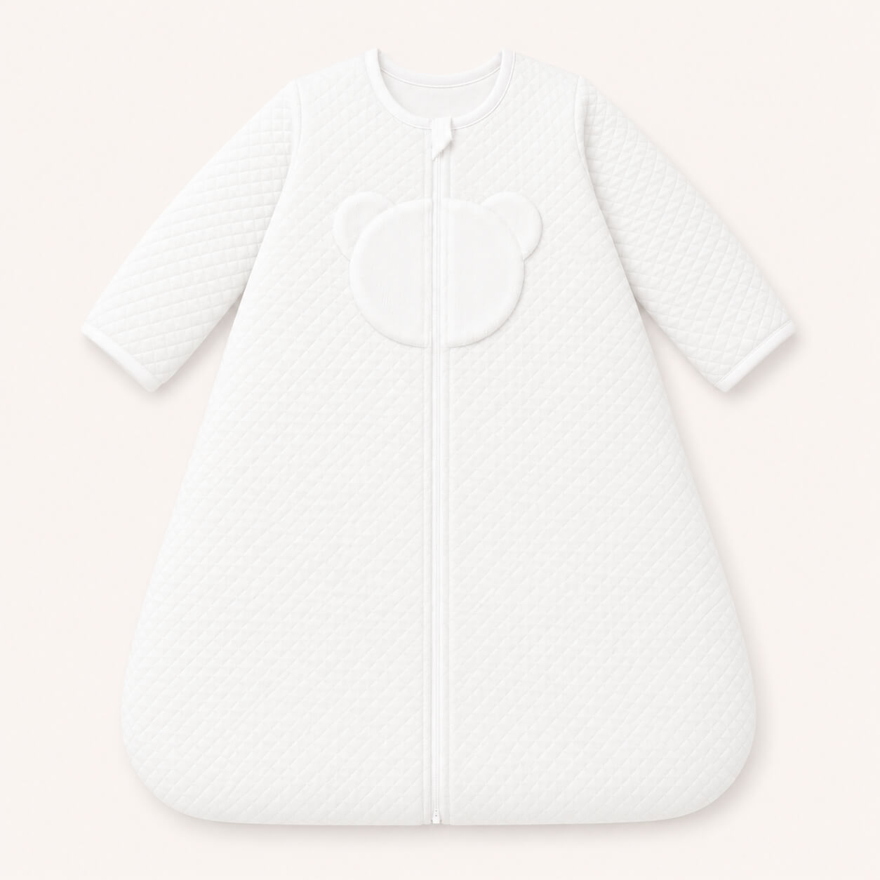 Saco de dormir branco para bebé com detalhe de urso, ideal para recém-nascidos