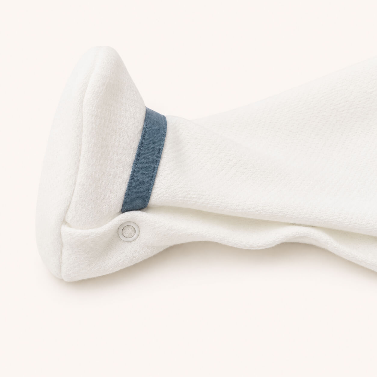 Babygrow com Renda Romantic bege, Fita e Laço Azul