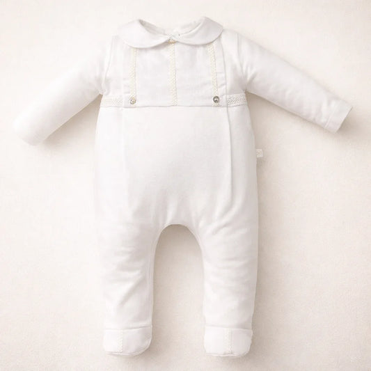 babygrow branco manga longa com gola redonda e detalhes delicados, roupa para recém-nascido