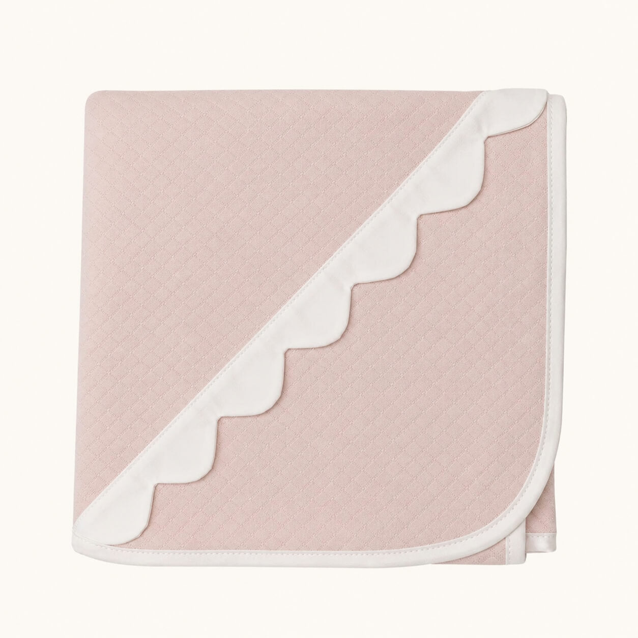 Manta bebé rosa com acabamento em branco e textura acolchoada, ideal para recém-nascidos