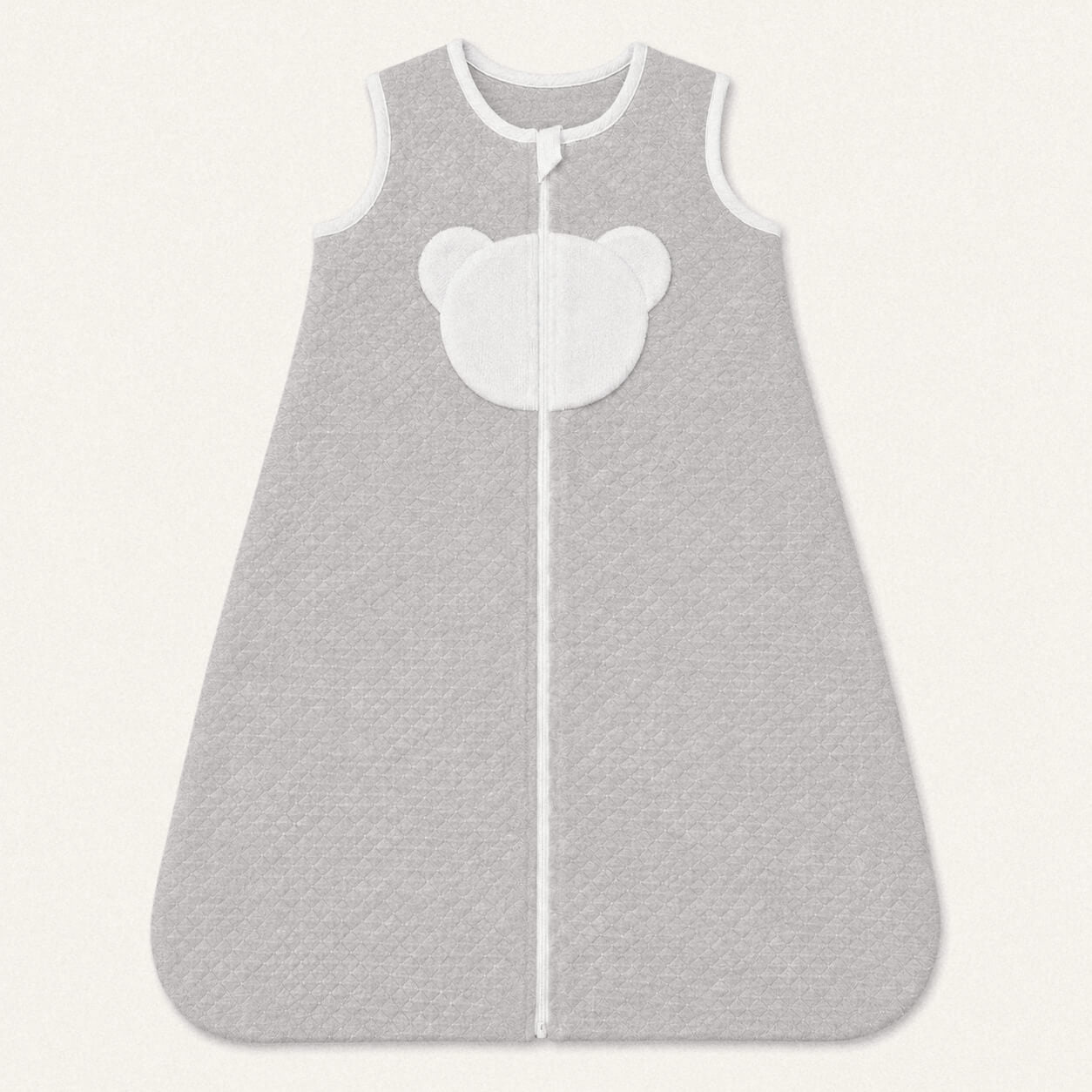 Saco de dormir para bebé cinza com detalhe de urso branco, ideal para recém-nascidos