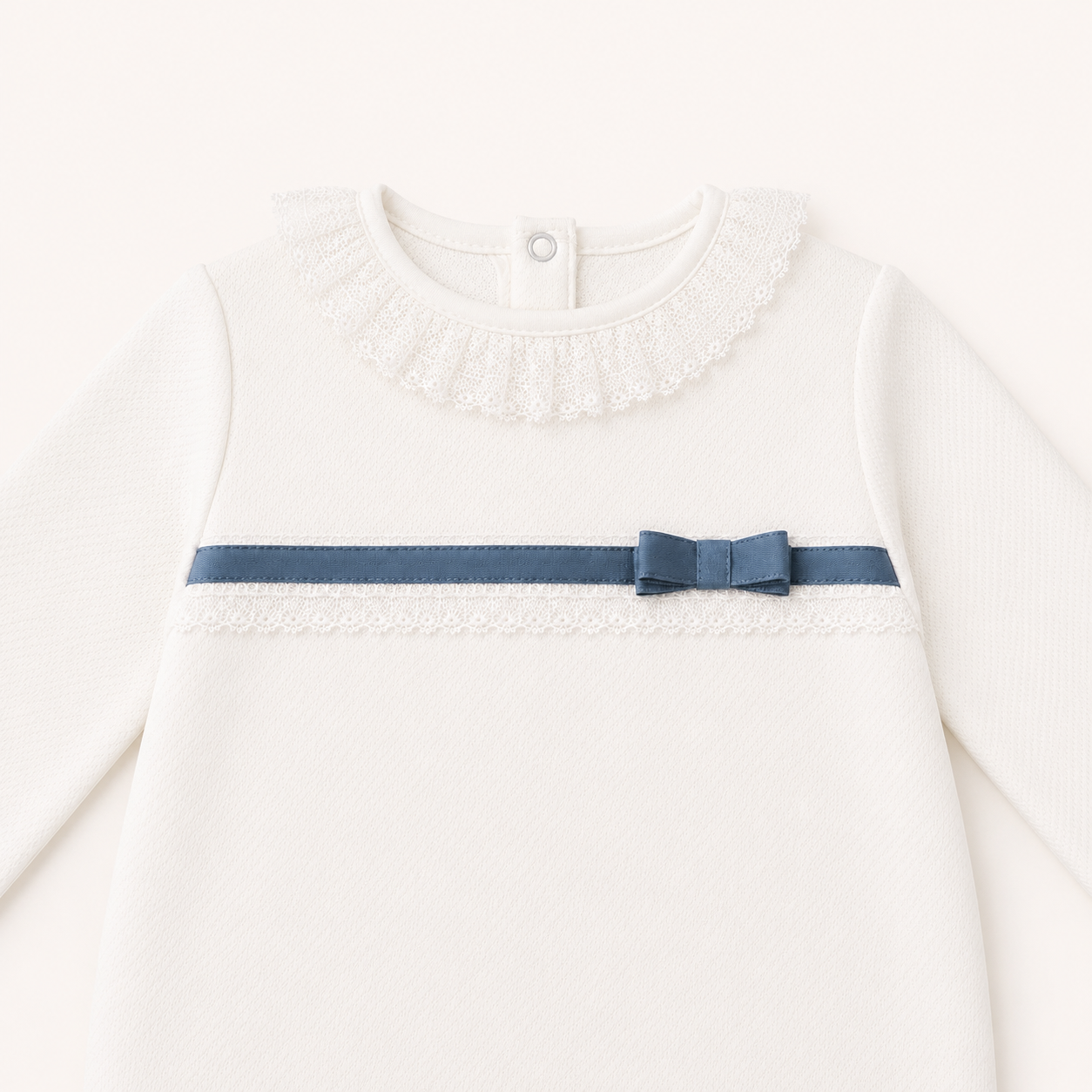 Babygrow com Renda Romantic bege, Fita e Laço Azul