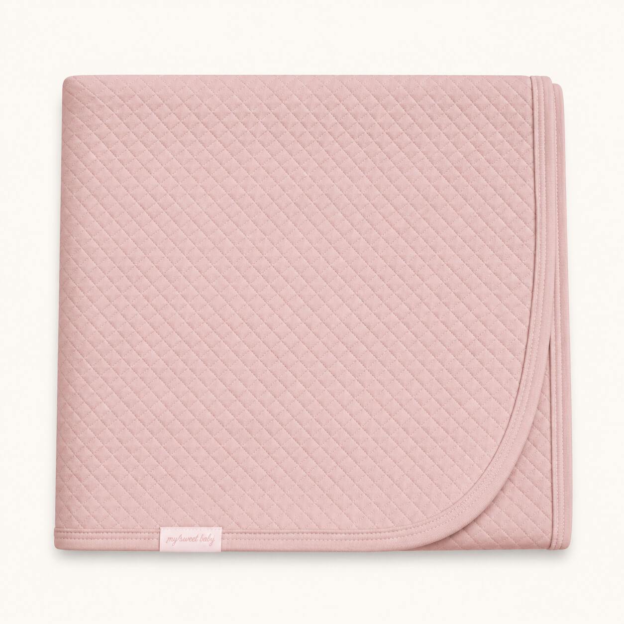 Manta bebé rosa com costura em losango, macia e confortável para recém-nascidos, ideal para enxoval.