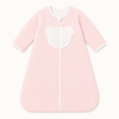 Macacão rosa para bebê com detalhe de urso branco e zíper frontal