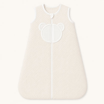 Saco de dormir para bebé com detalhe de urso, ideal para recém-nascidos, confortável e suave
