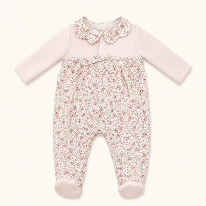 macacão de bebê rosa com gola e saia floral, manga longa, confortável para recém-nascidos