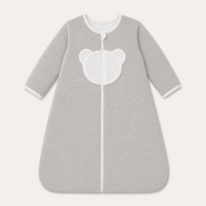 Macacão de bebê cinza com urso branco, ideal para recém-nascidos, confortável e acolhedor