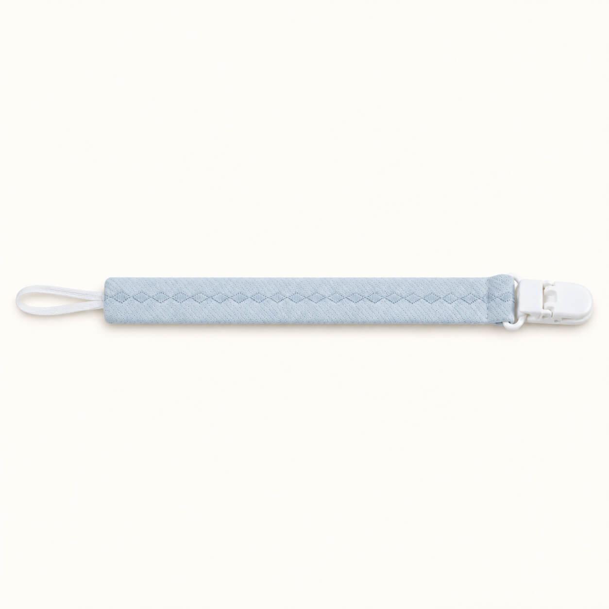suporte de chupetas ideal para bebé com medidas certas e peso conforme as normas, em algodão azul e bordado
