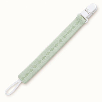 suporte de chupetas ideal para bebé com medidas certas e peso conforme as normas, em algodão verde e bordado